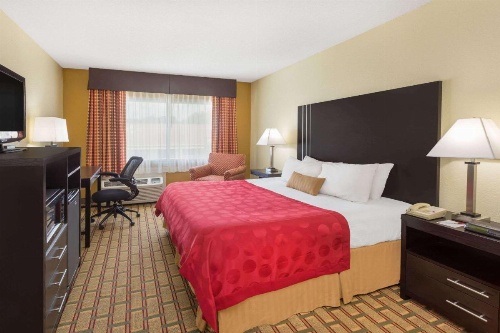 Ramada by Wyndham Asheville Southeast image 17