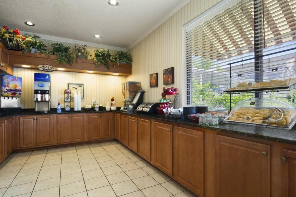 Ramada by Wyndham Asheville Southeast Image 35