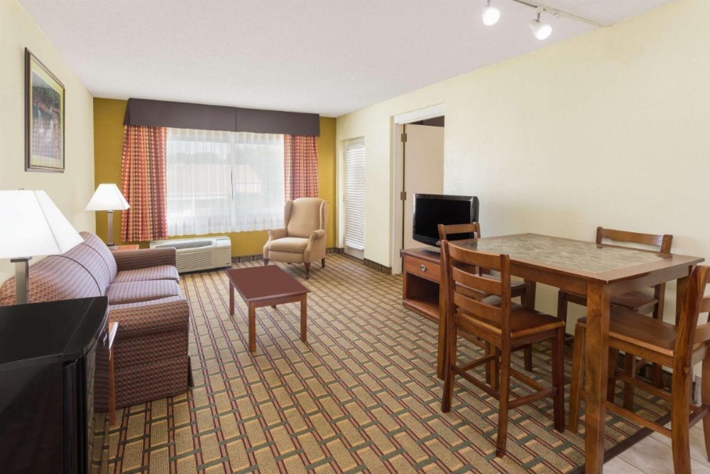 Ramada by Wyndham Asheville Southeast Image 6