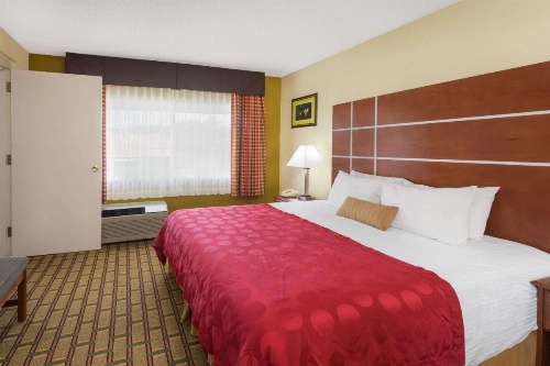 Ramada by Wyndham Asheville Southeast image 9